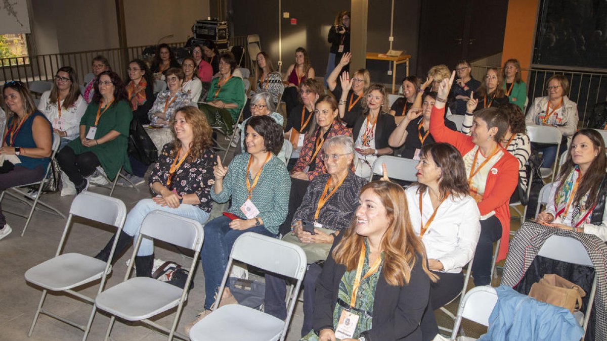 Uno de los debates que se llevaron a cabo ayer en el castillo de Concabella, en la Segarra.