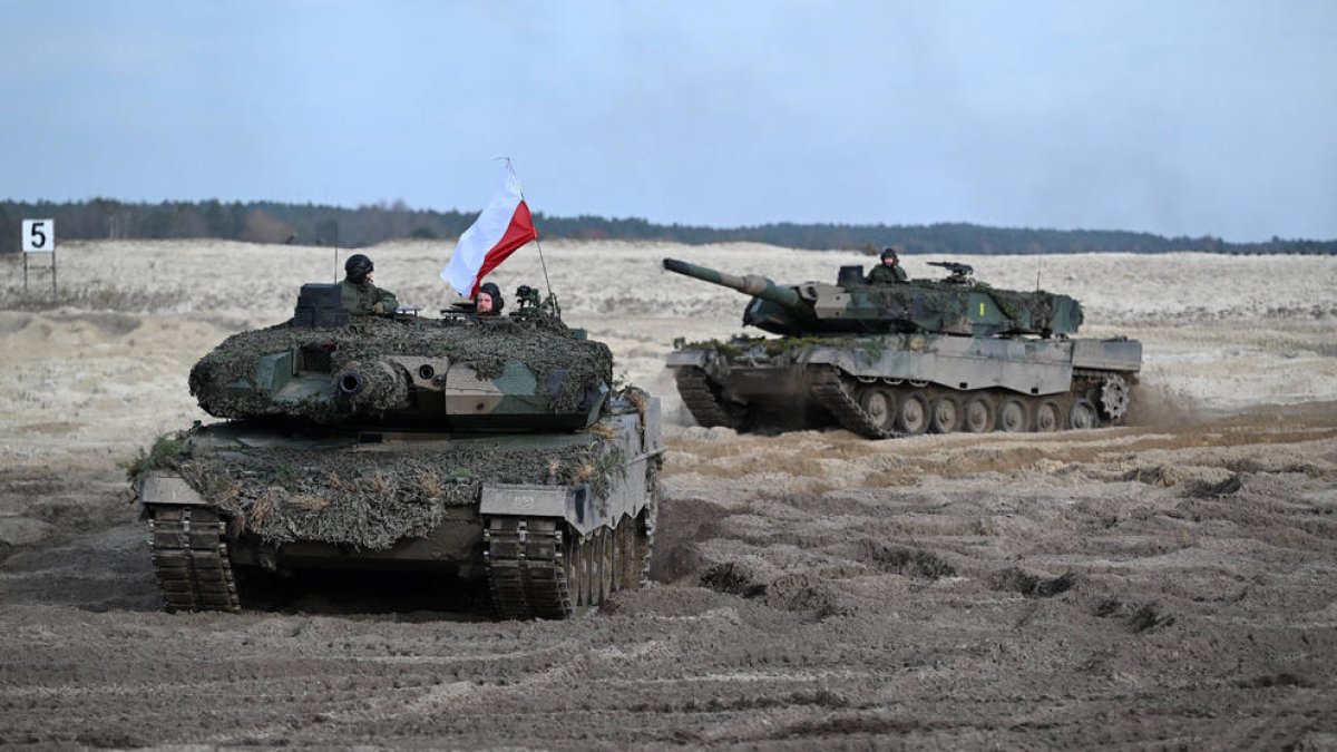 Imatge d’arxiu de carros de combat Leopard 2 polonesos en unes maniobres recents.