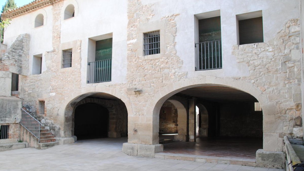 L’edifici de Cal Jaques, un dels nous equipaments municipals.