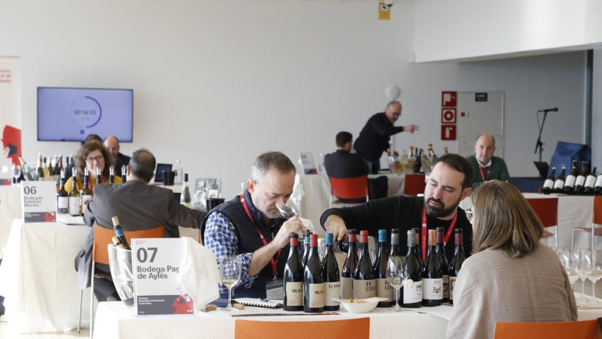 Reuniones entre responsables de bodegas e importadores.