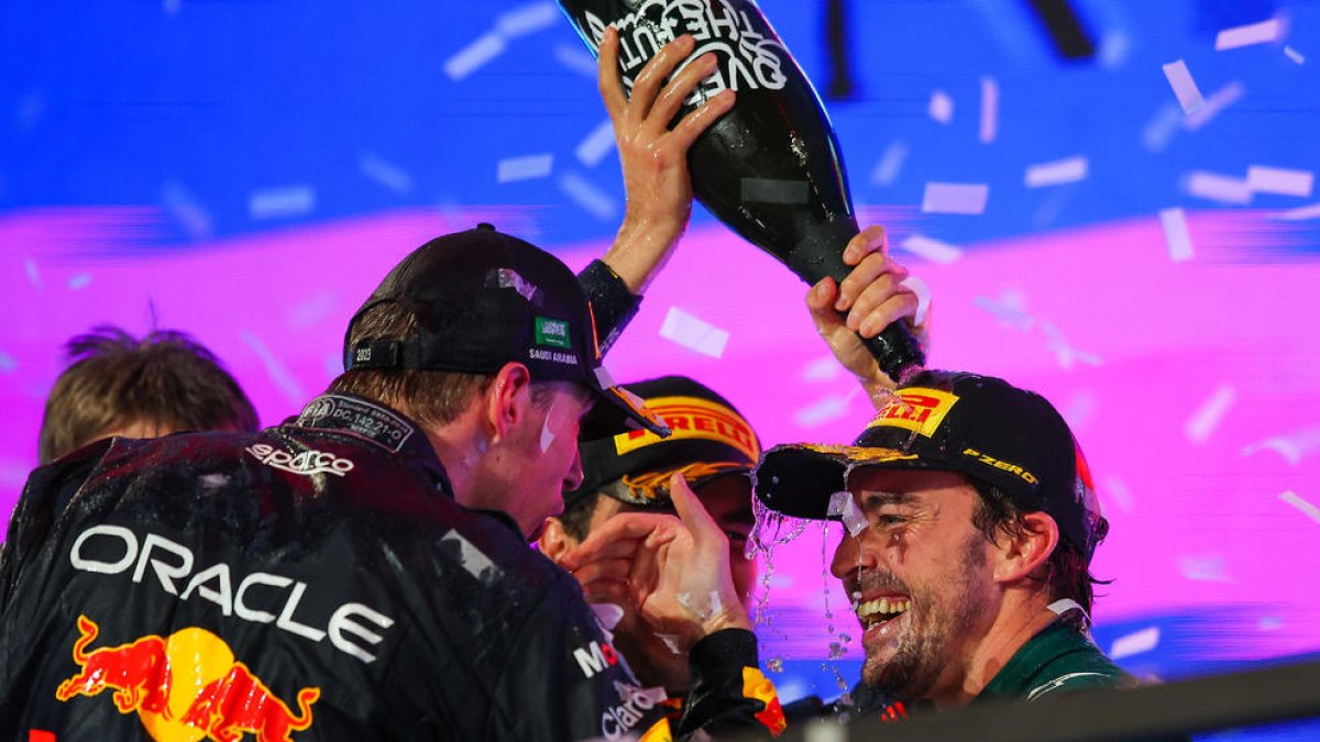 Fernando Alonso, en el podio, el número cien de su carrera.