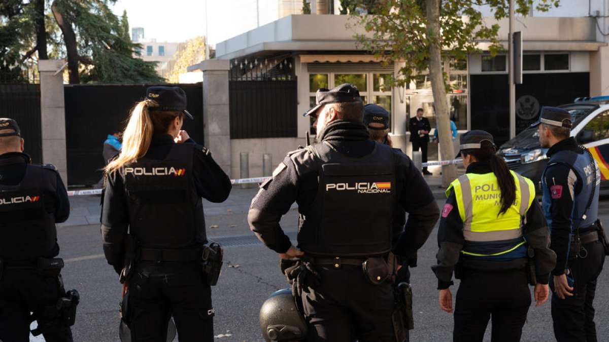 Detenido un hombre de 74 años por el envío de sobres pirotécnicos a Sánchez y dos embajadas