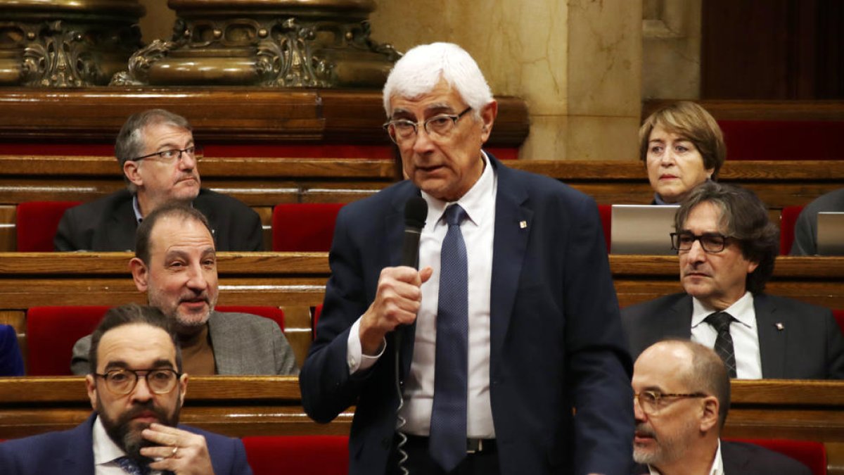 El conseller Manel Balcells, en el pleno del Parlament.