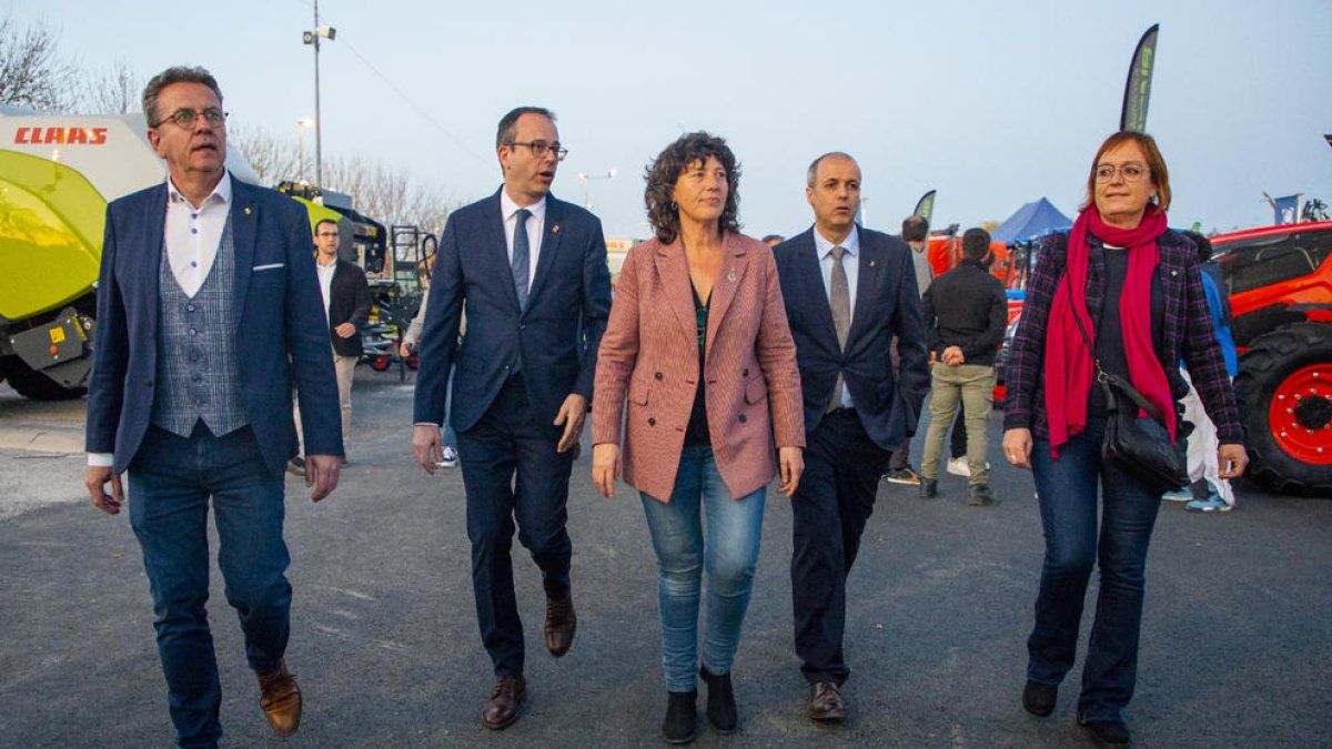 Teresa Jordà, amb Talarn, Solsona, el director de la fira, Xavier Roure, i la delegada Bergés.