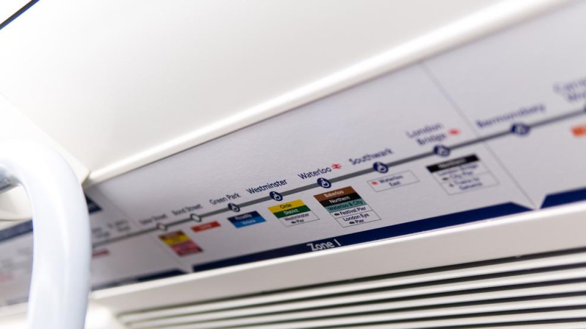 Un alcalde d'un municipi de Lleida porta l'aire condicionat de casa seua al col·legi electoral