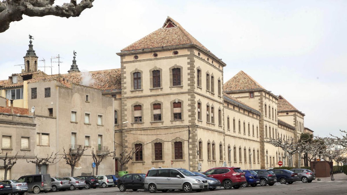 El exterior del edificio de la Universitat de Cervera.