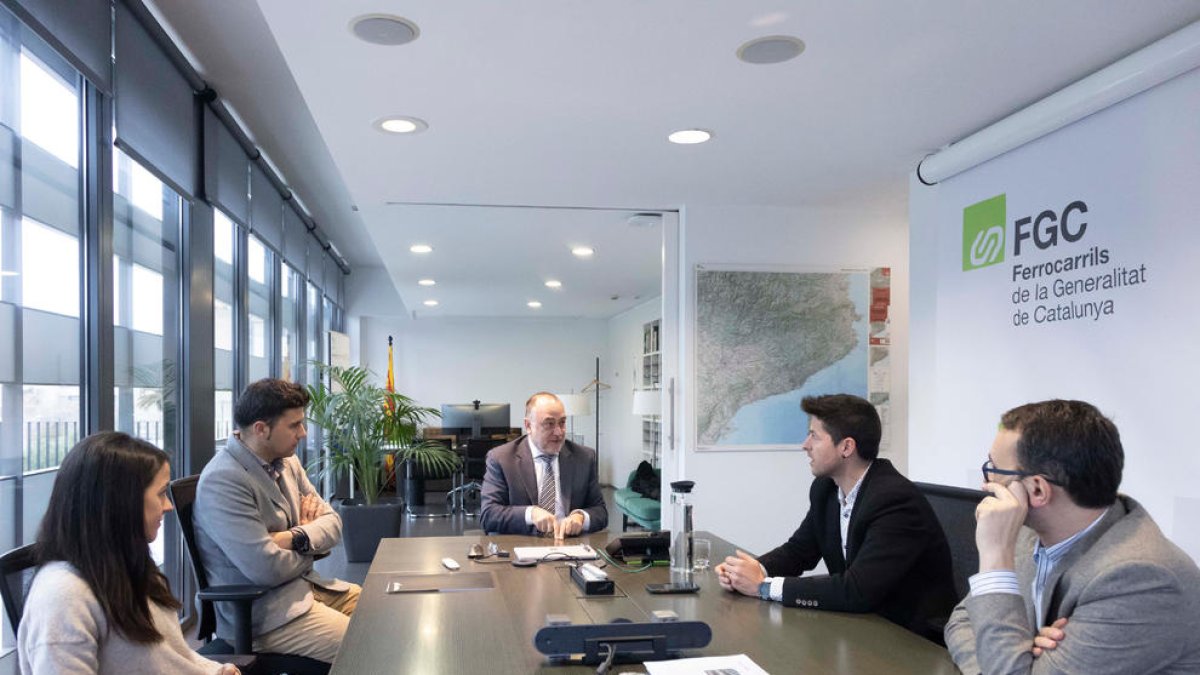 Un instante de la reunión para la puesta en marcha de los compromisos entre FGC y el INEFC.