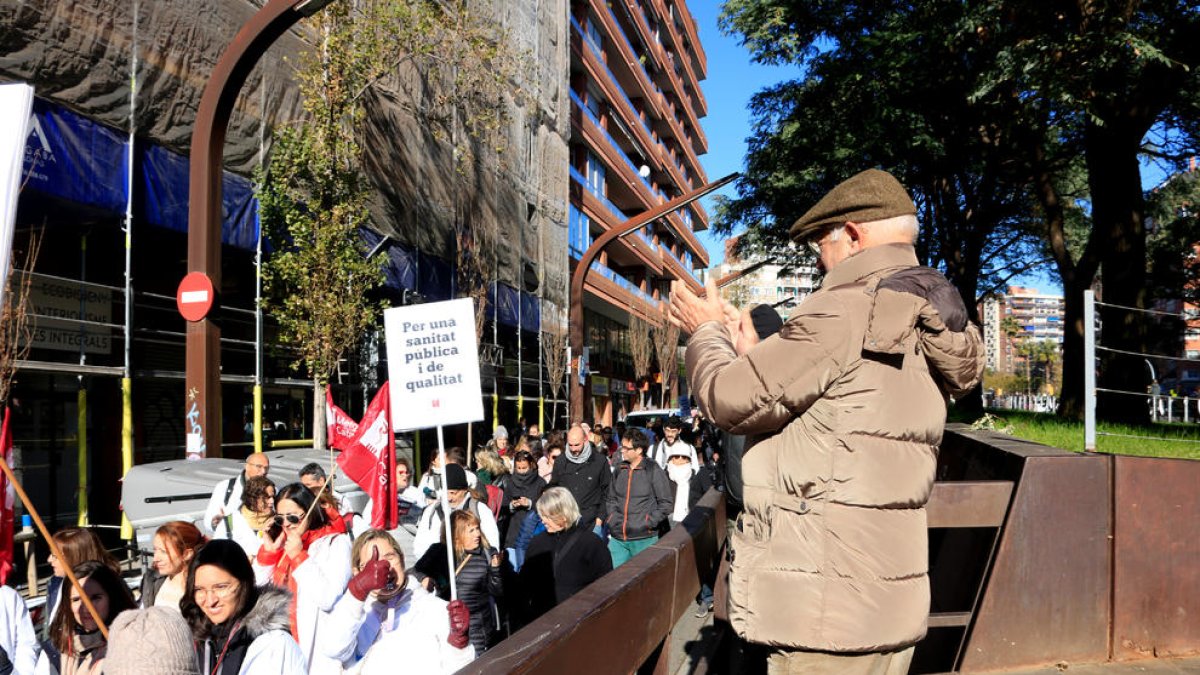 Un momento de la protesta de sanitarios en Barcelona.