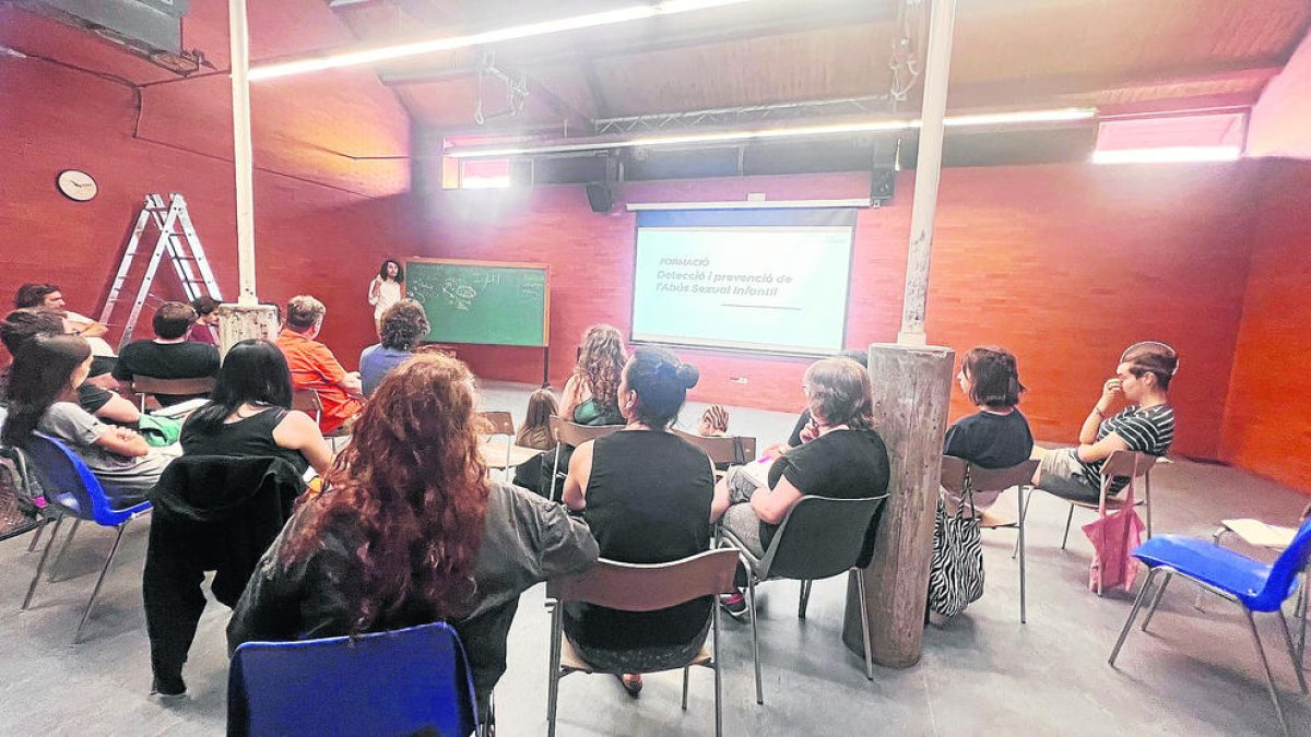 Formació en detecció d'abús infantil a l'equip de l'Aula de Teatre de Lleida.