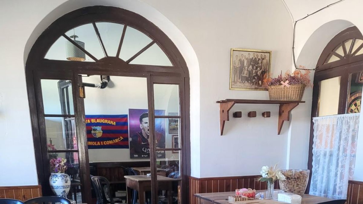 Al poemari 'Notes mínimes d'un paisatge' Josep Espunyes ens parla del cafè de Peramola, que confessa que és un lloc idoni per escriure