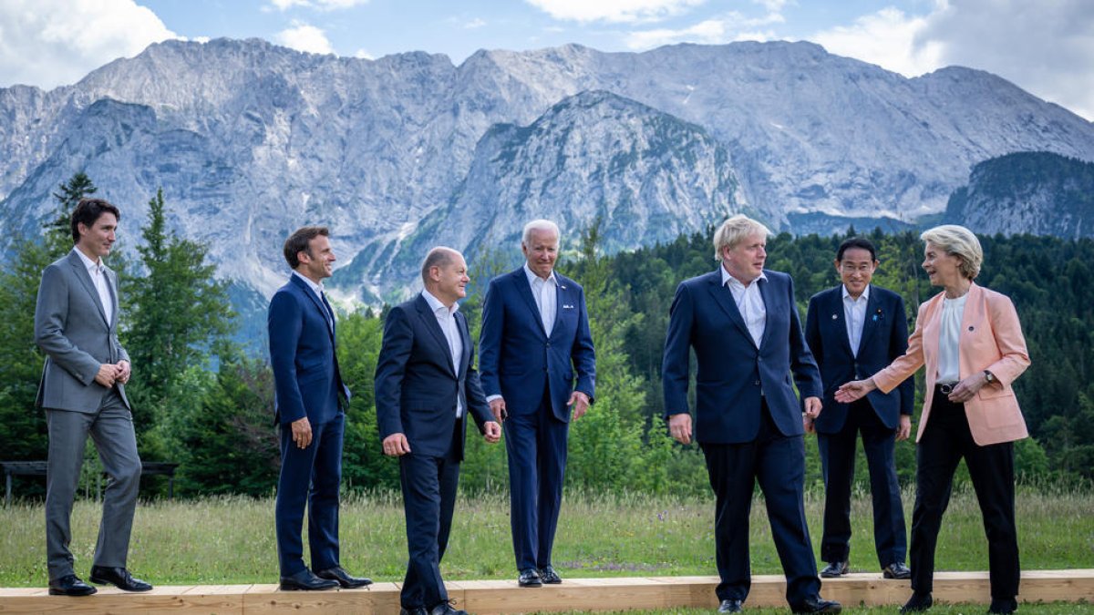 Los líderes del G-7, en su primera fotografía de grupo tras reunirse ayer en Elmau, Alemania.