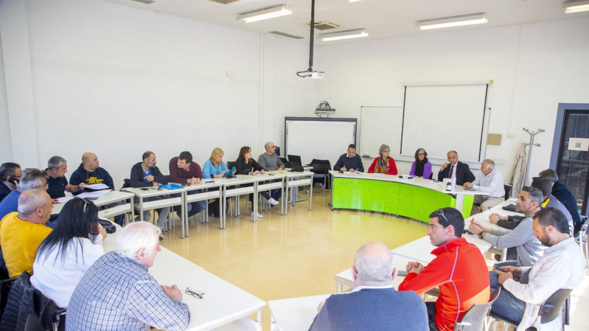 Moment de la firma del nou conveni col·lectiu del metall de Lleida entre els sindicats i Femel.