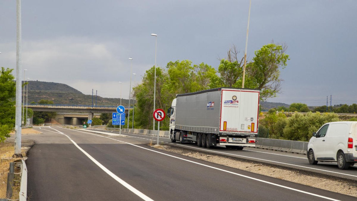 El nuevo aspecto del antiguo peaje de Les Borges tras el derribo de las casetas de pago.