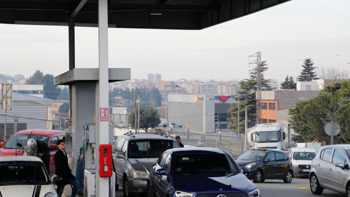 Los conductores leridanos han intentado aprovechar hasta el último minuto el descuento de 20 céntimos por litro de carburante.