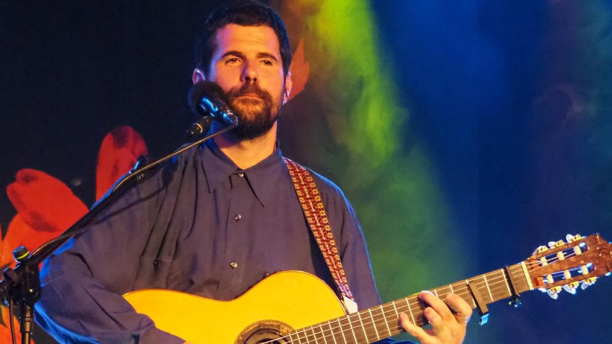 Nick Mulvey cerró en el Cafè del Teatre el Festival MUD 2023.