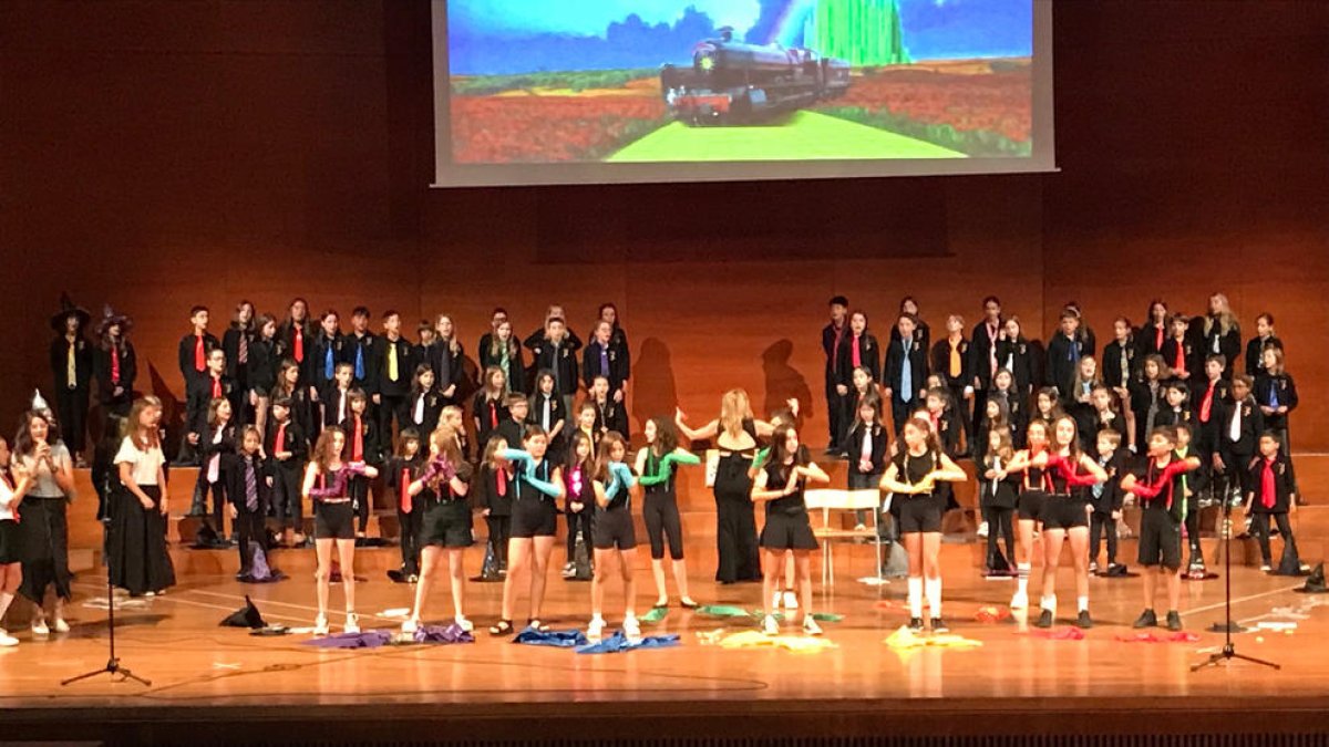 El Frederic Godàs llenó el jueves el Auditori Enric Granados con el musical ‘Wicked’.