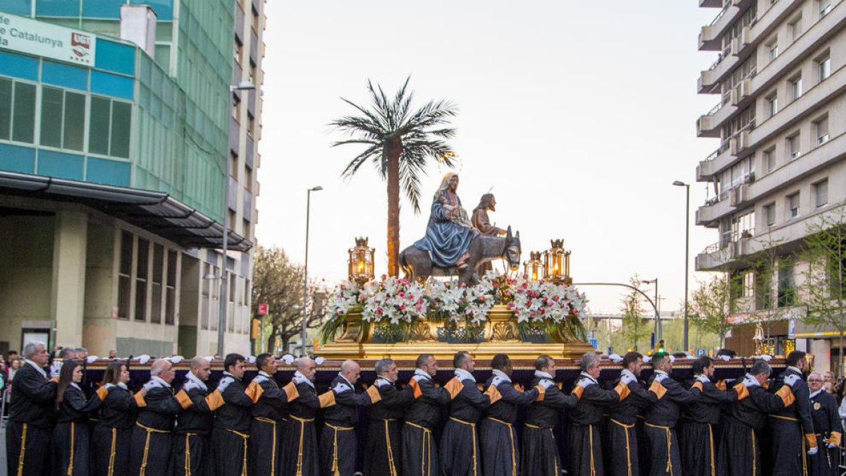 Les processons surten al carrer per la Setmana Santa lleidatana.