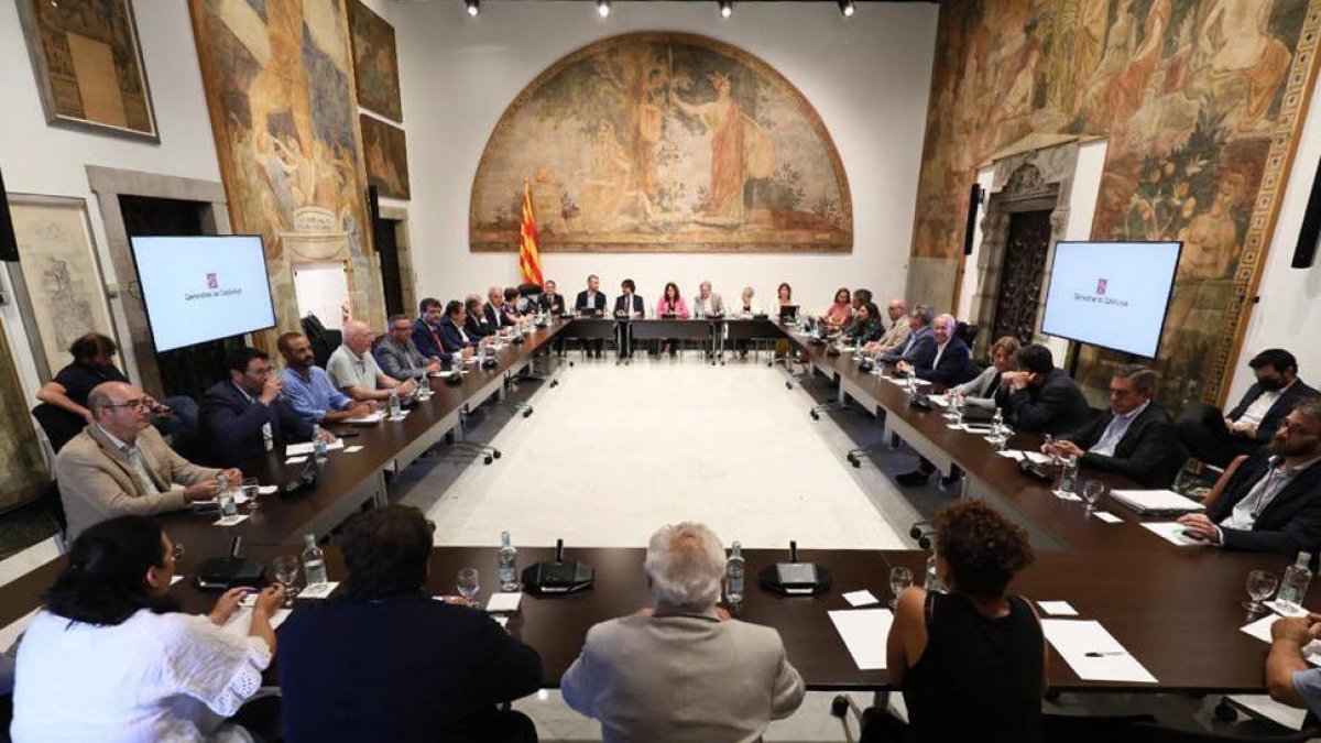 Una vista general de la reunió de la Taula de representació territorial del projecte de candidatura.