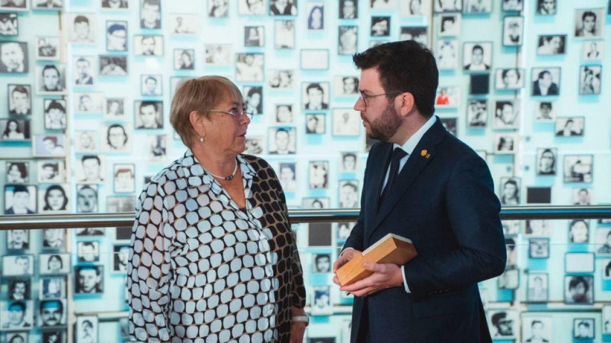 Aragonès va entregar a Bachelet a Xile el XX Premi Joan Alsina de Drets Humans.