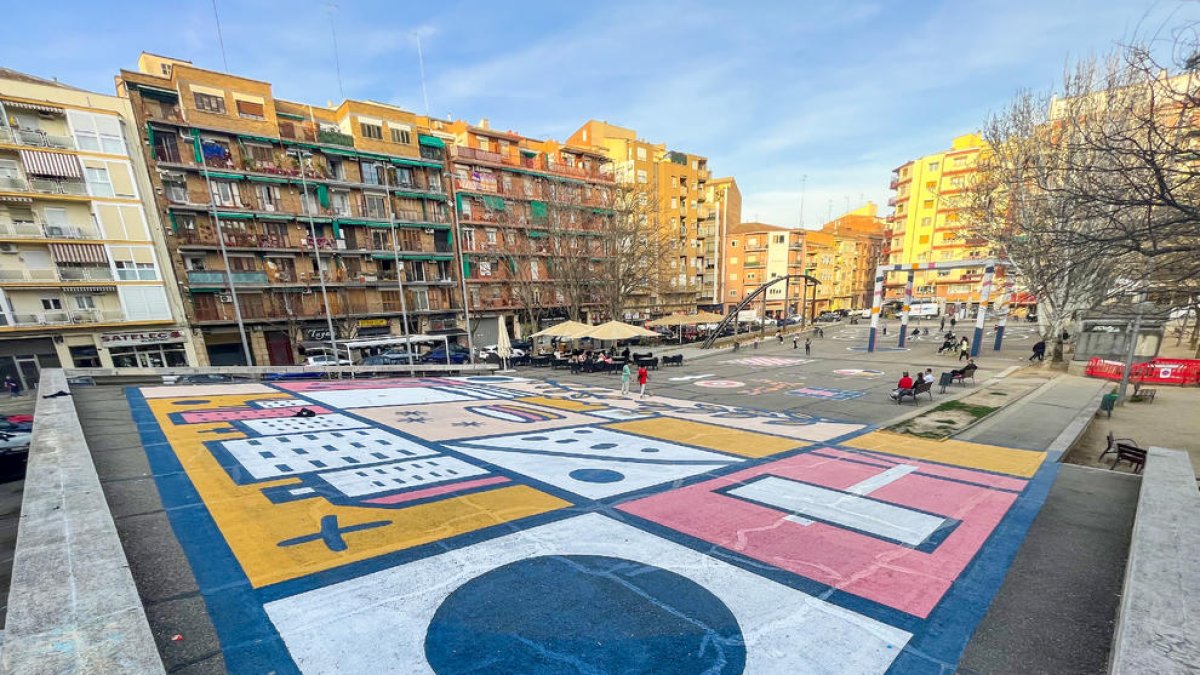 El mural a la plaça del Clot de les Granotes ja llueix a tot color