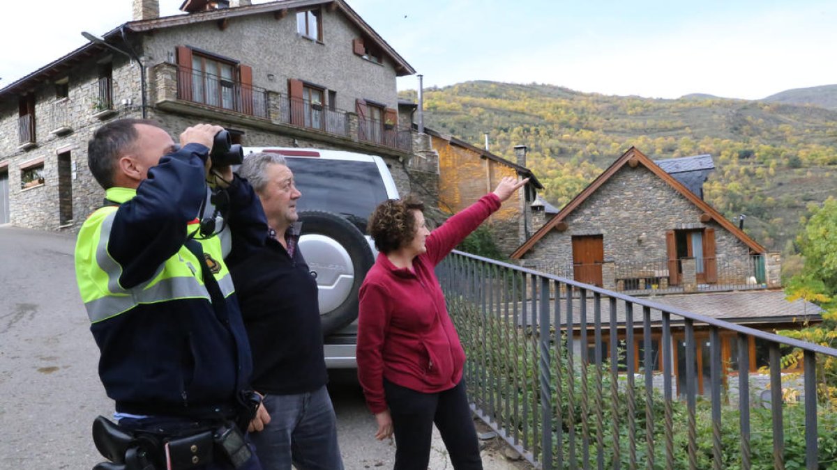 Veïns i Mossos van participar ahir en la recerca a Escàs, a la vall d'Àssua.
