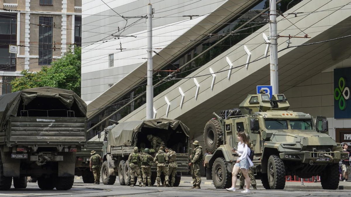 Els mercenaris de Wagner s'atansen a Moscou i Putin promet evitar una guerra civil