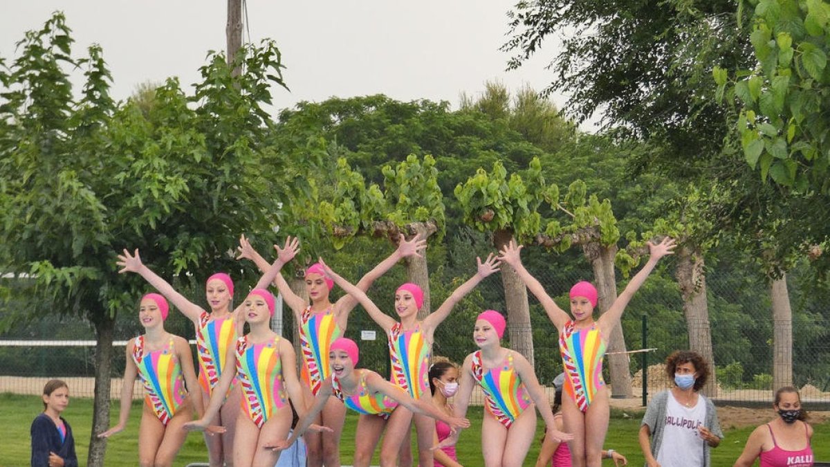 La sección de artística del CN Lleida cuenta actualmente con casi medio millar de nadadoras.