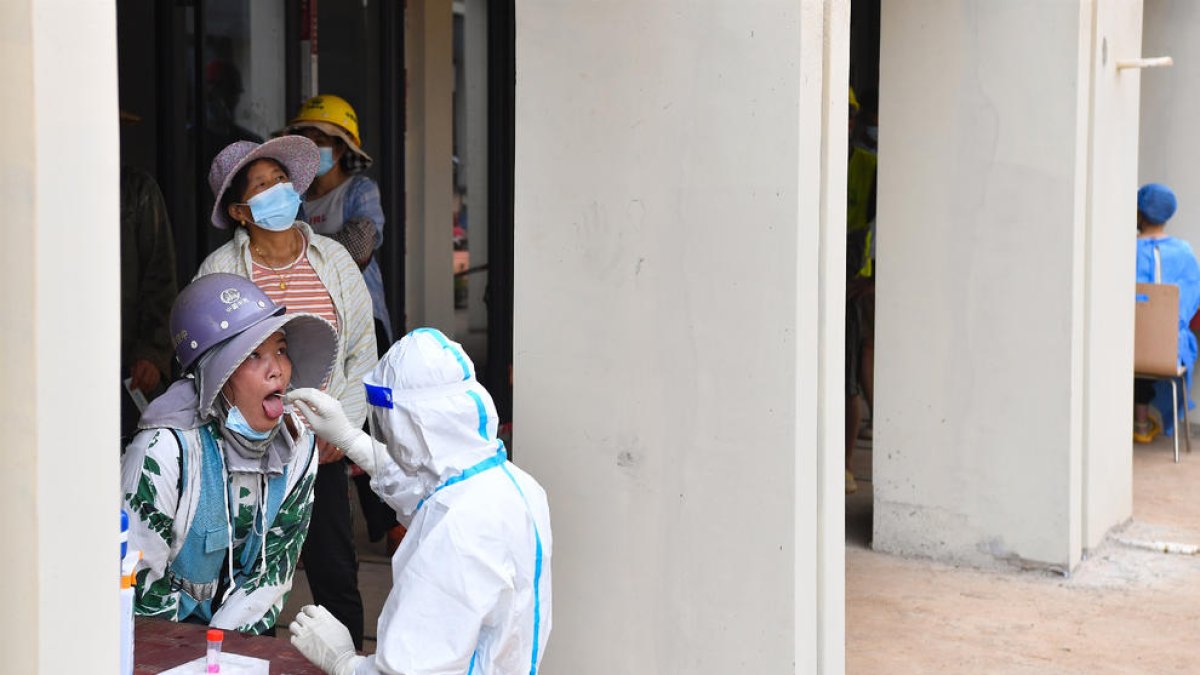 Pruebas de coronavirus en Haikou, en la provincia china de Hainan.