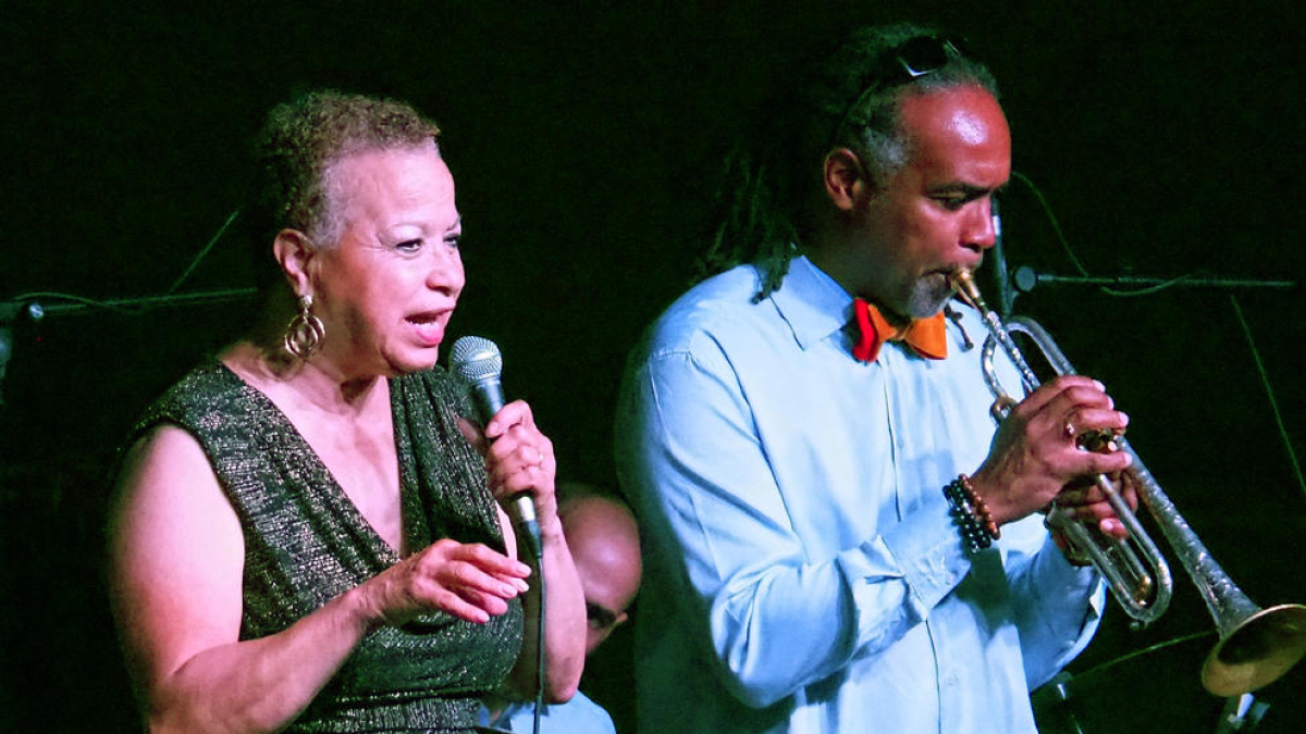 Hendricks y Baker, en plena actuación en la Seu Vella.