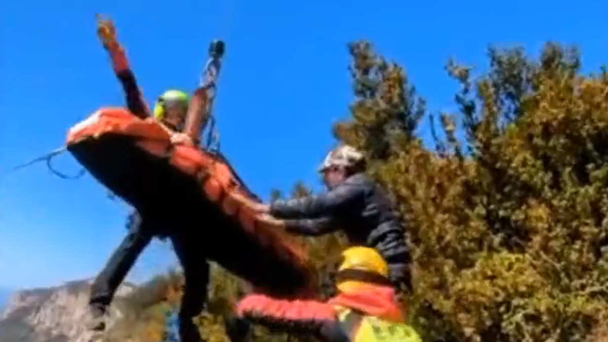 VÍDEO | Rescaten un parapentista accidentat a Àger