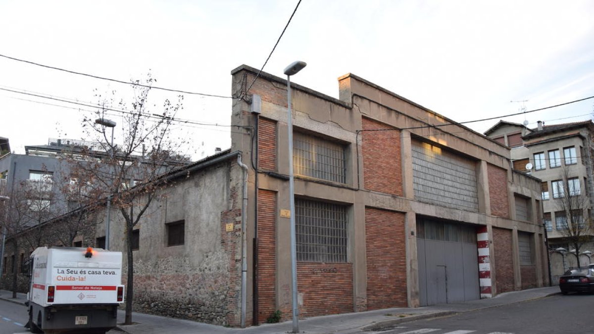 Los antiguos garajes de Alsina Graells, en la calle del Orri.