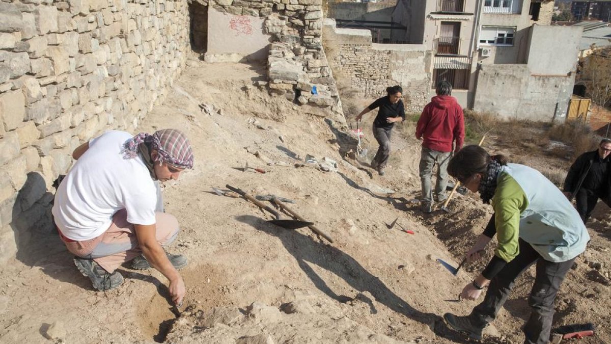 Vista de la nueva campaña de excavaciones en la fortificación.