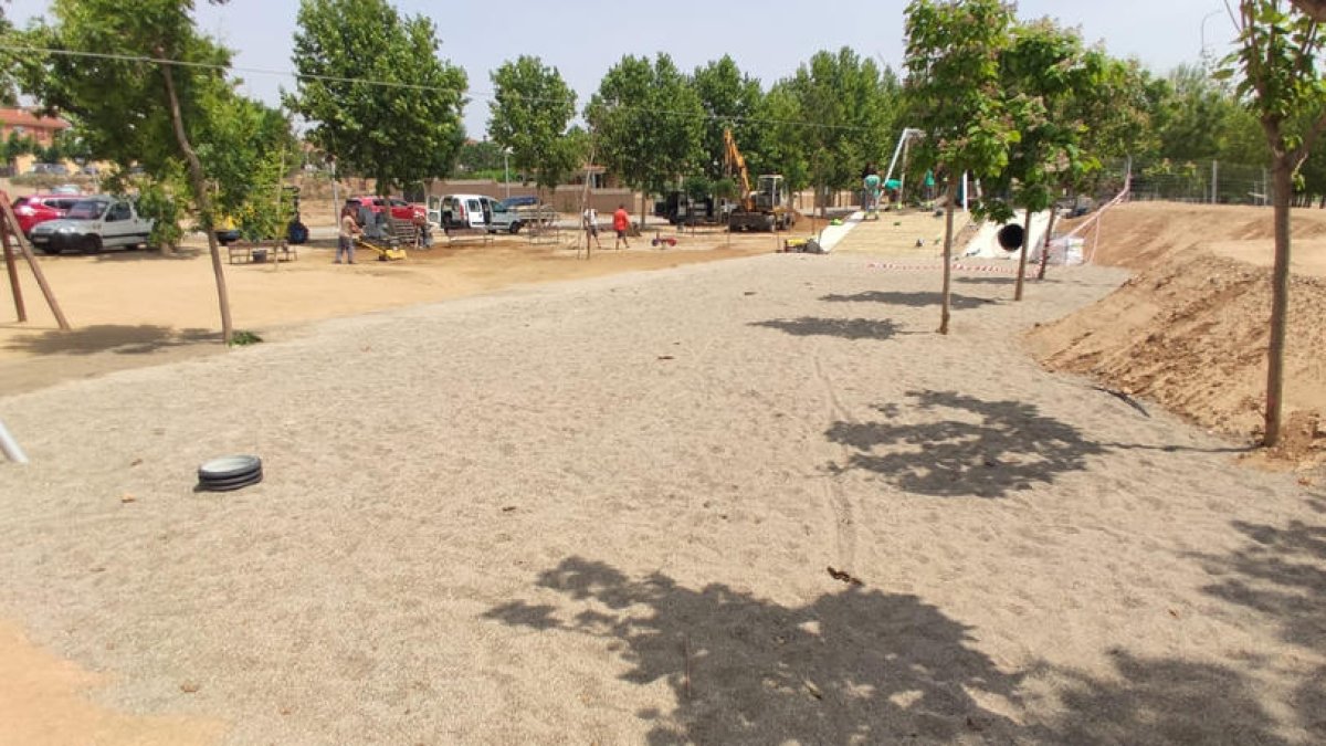 Las obras del parque y la tirolina que se estrena hoy.