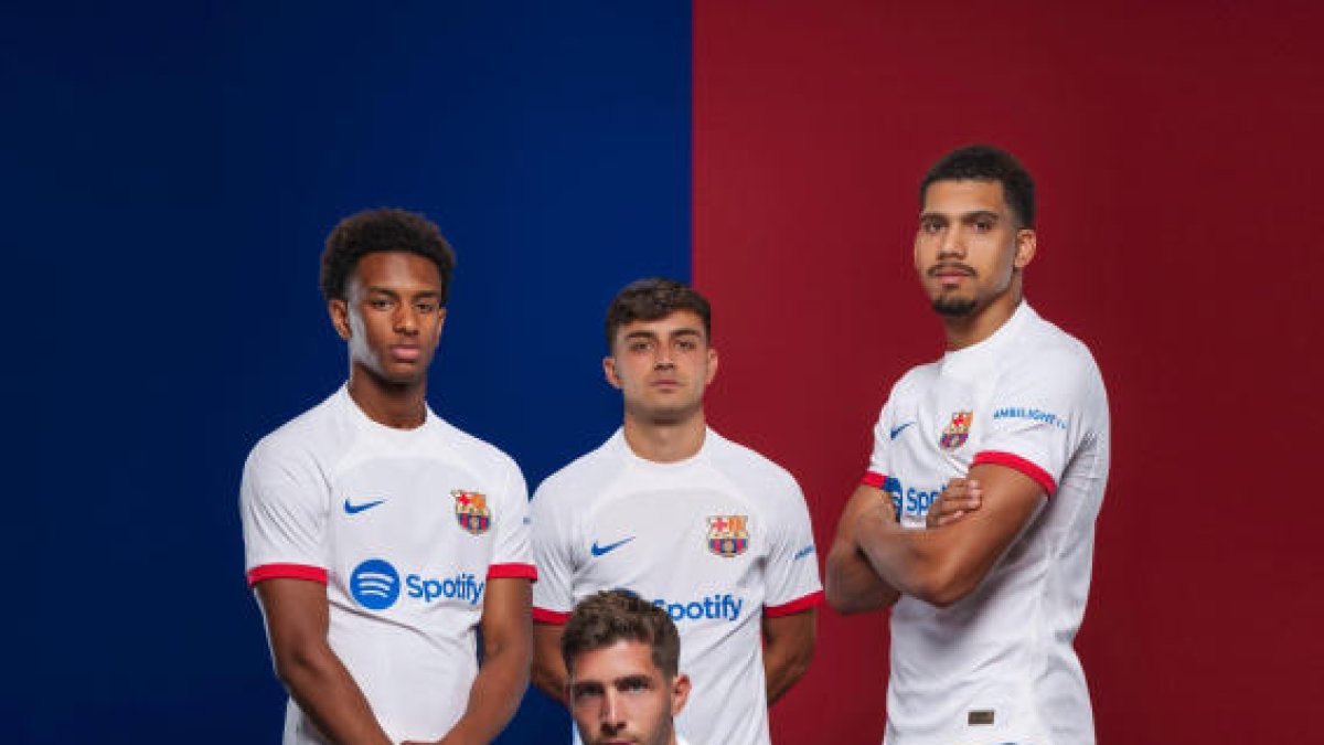 Els jugadors del Barça, amb la segona equipació.