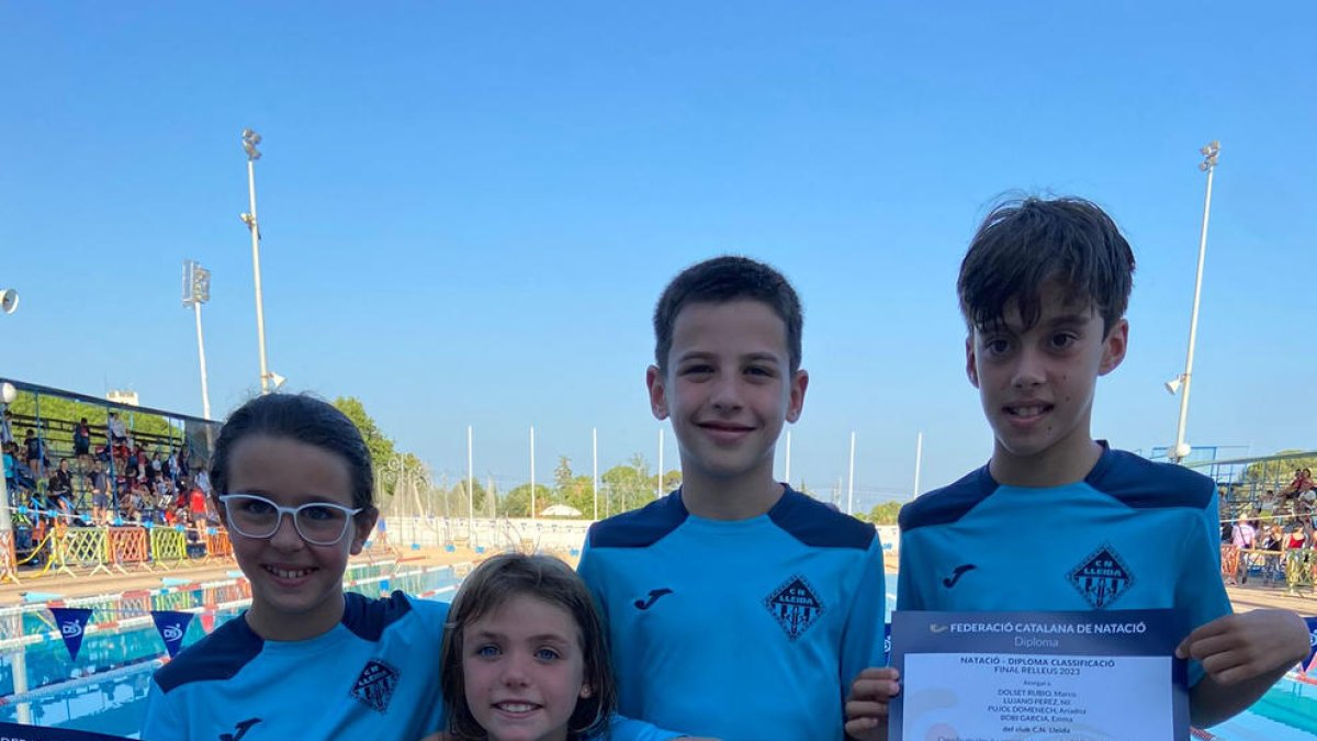 Los cuatro nadadores que finalizaron en la cuarta posición.