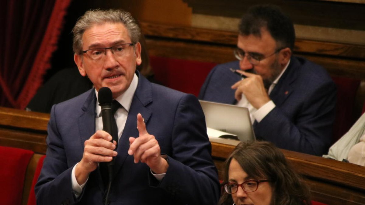 El Parlament aprova presentar al Congrés la proposició de llei per garantir l'accés als caixers automàtics