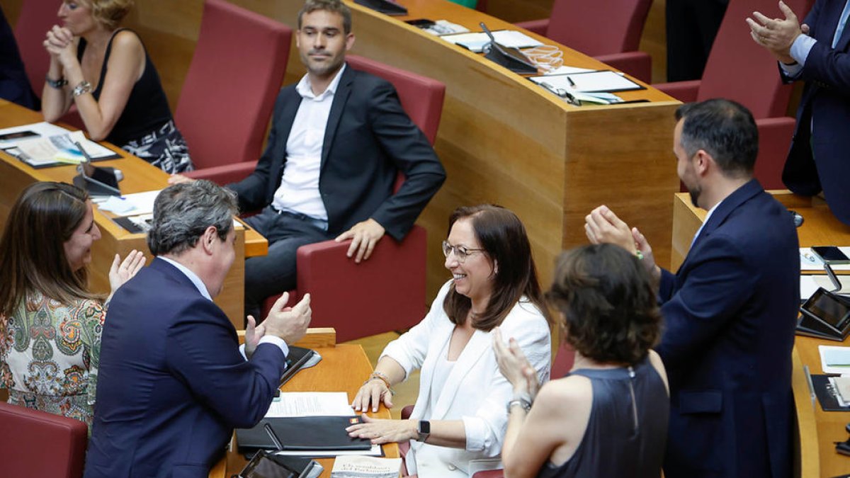 La diputada de Vox Llanos Massó justo después de ser escogida presidenta de las Cortes Valencianas.