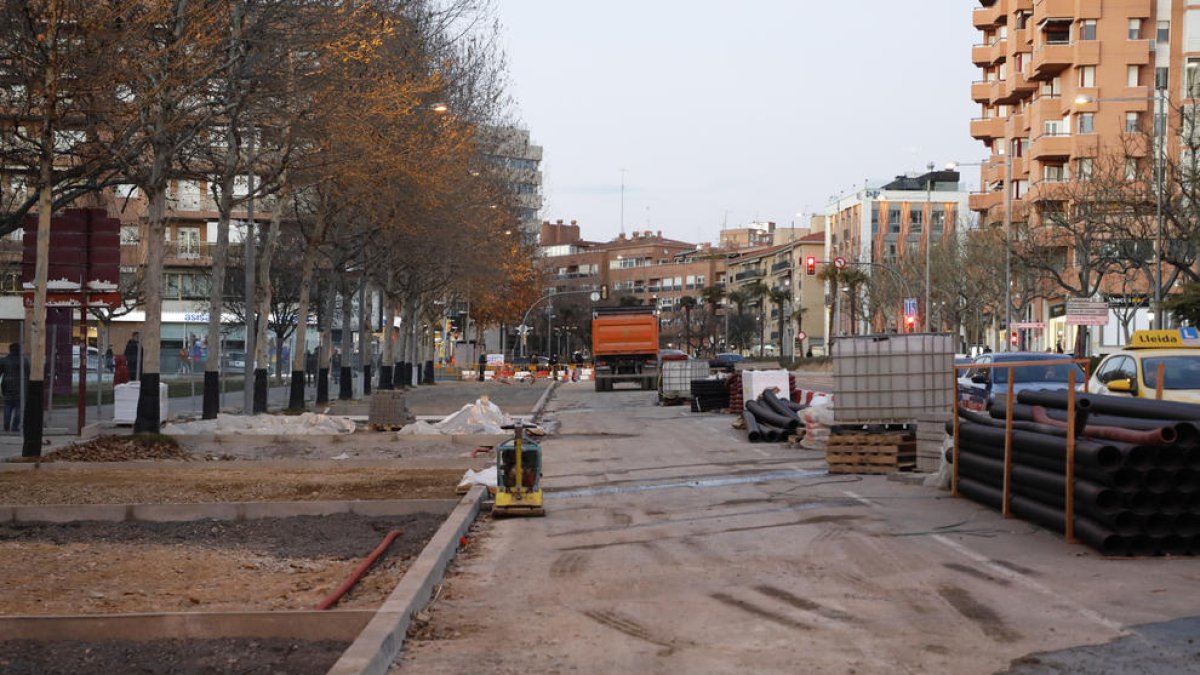 Imatge de l’estat actual de les obres a la rambla d’Aragó.