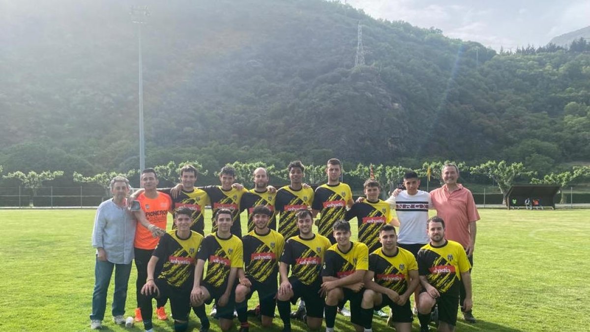 Una de les formacions del Rialp, que competeix a la Quarta Catalana.