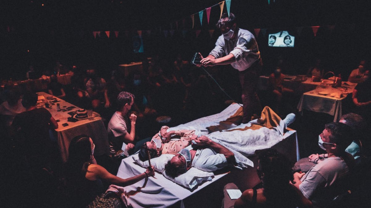 El públic forma part del muntatge ‘Iaia’, a Alcarràs el dia 15.