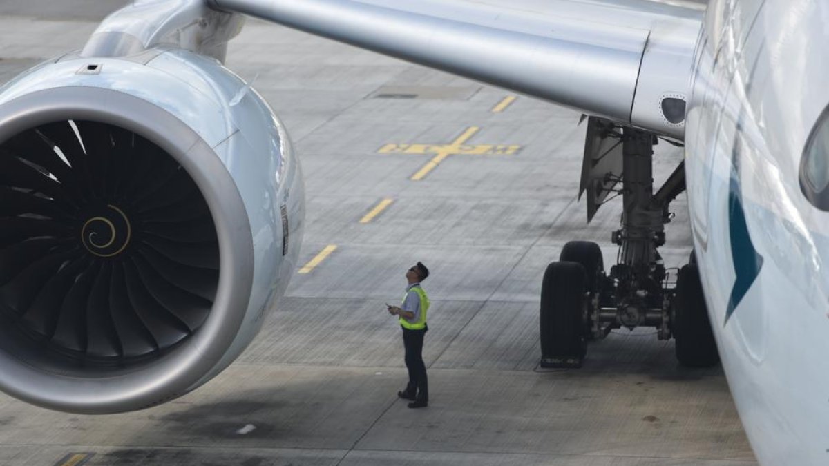 Mor un treballador d'un aeroport de Texas succionat pel motor d'un avió
