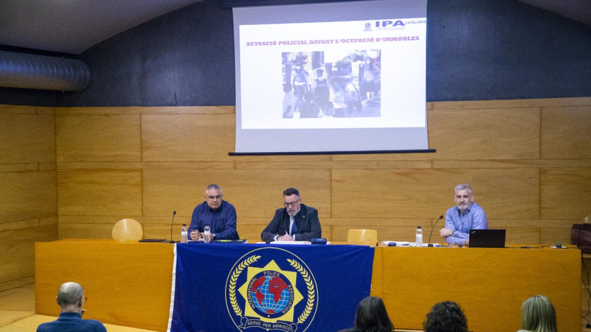 El curso de IPA tuvo lugar ayer en la sala Jaume Magre.