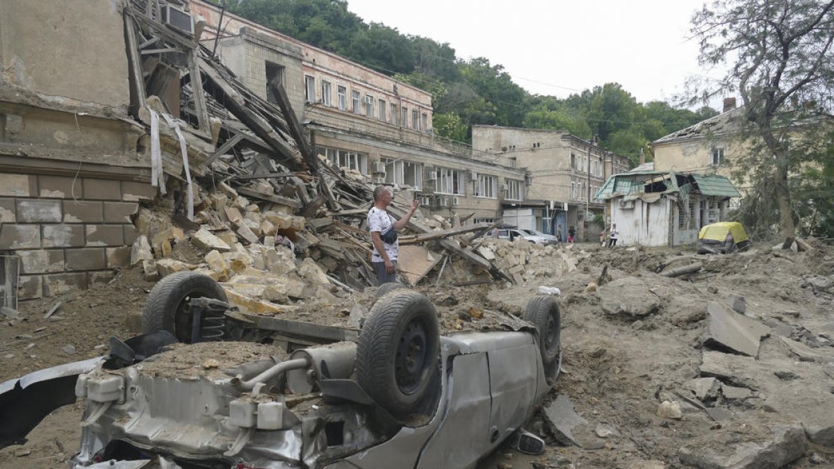 Un edifici d’Odessa destruït durant un bombardeig rus.