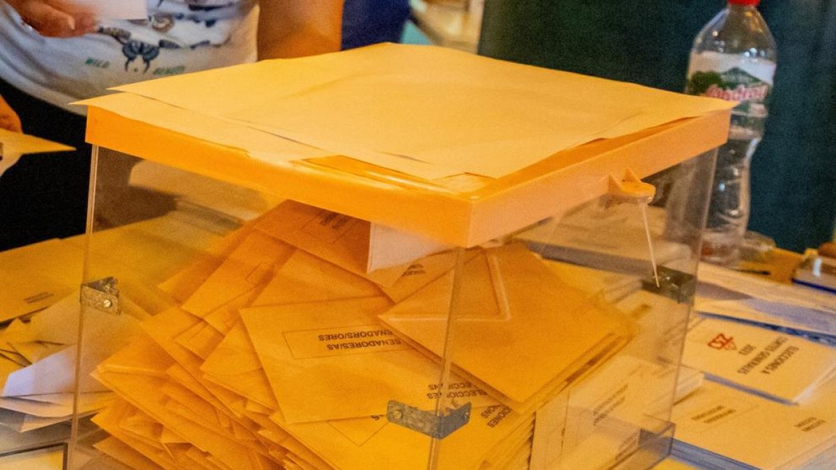 Una urna amb vots.