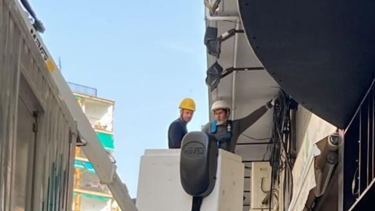 Operaris ahir al lloc.