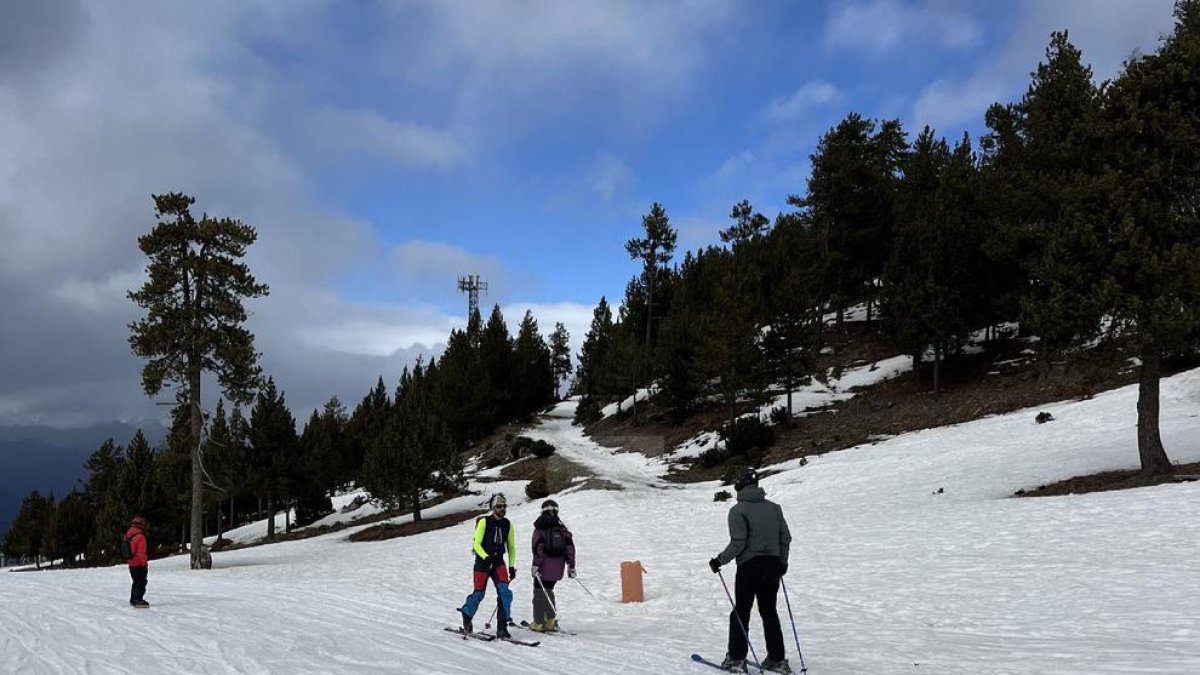 Les pistes creen zones d'esquí de muntanya