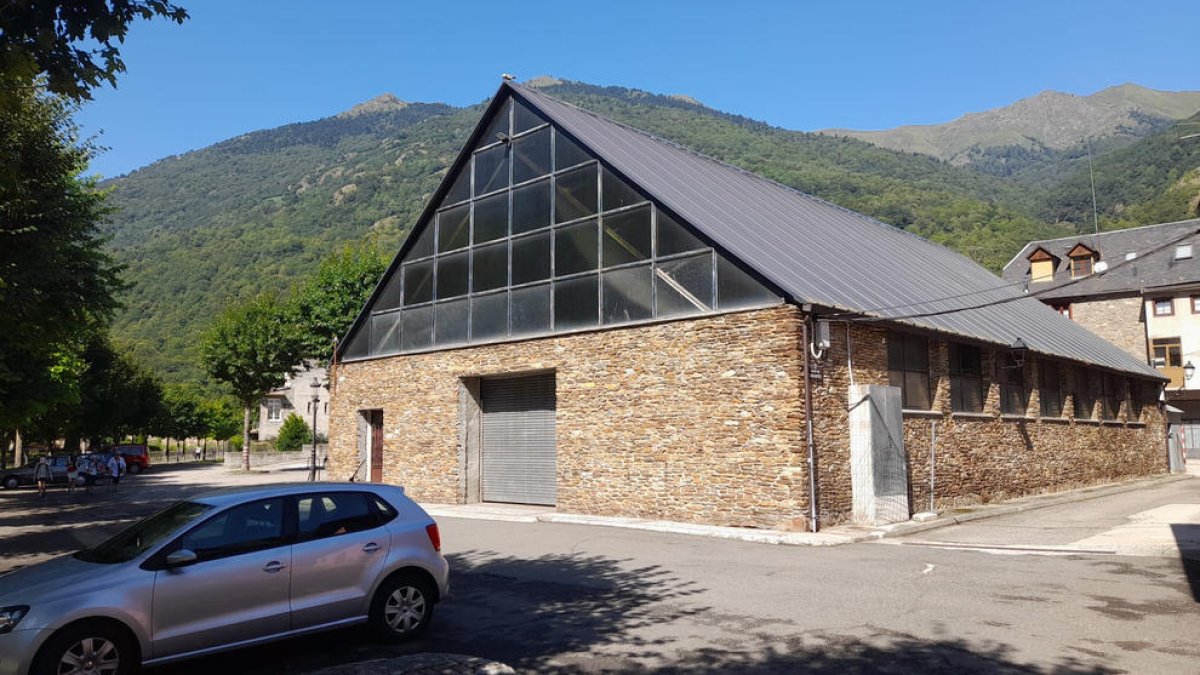 Imagen de la sala polivalente de Les.