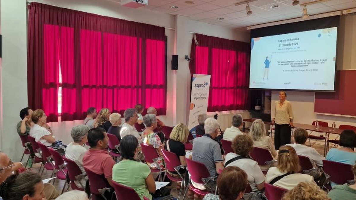 Participantes en la charla en el Rectorado de la UdL.