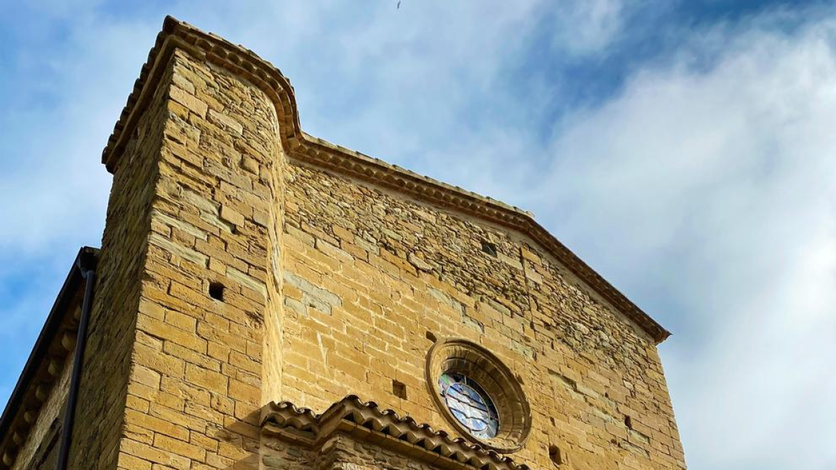 El laberint de carrers de Vilanova de Meià ens porten a l'església