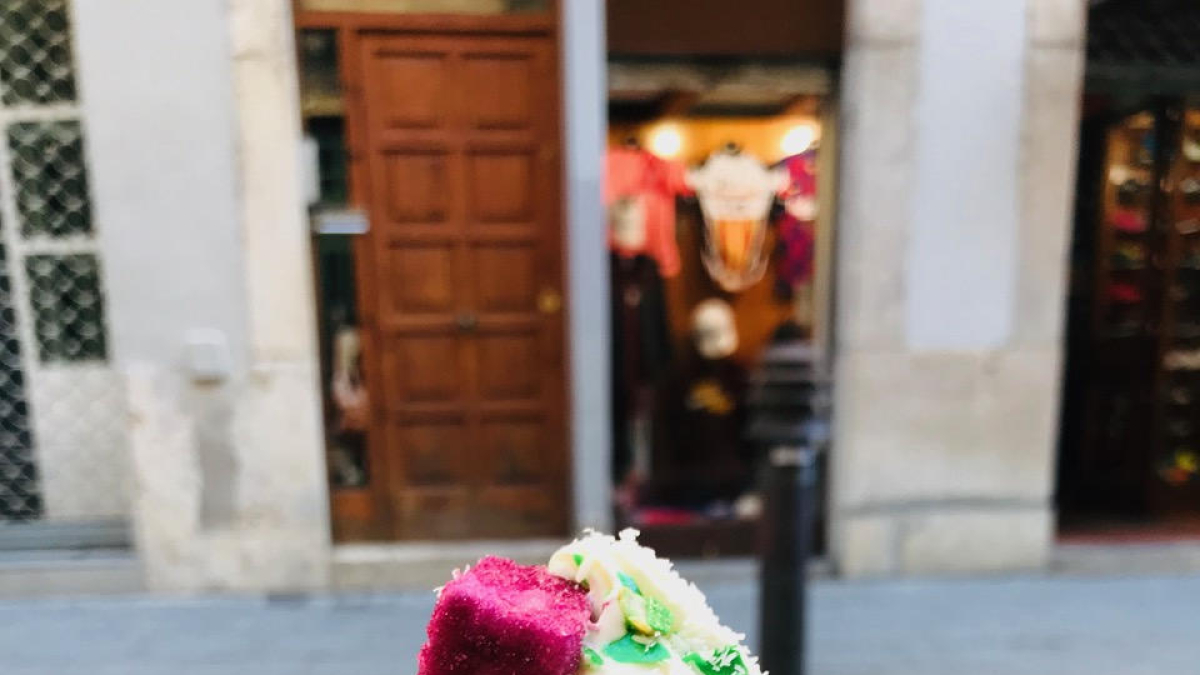 A moltes ciutats a l'estiu es fan cues per comprar un bon gelat artesà.